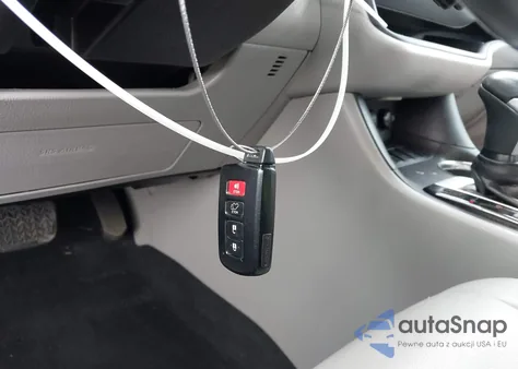 2018 Toyota Highlander Xle z USA, uszkodzony, nr VIN 5TDKZRFHXJS541362